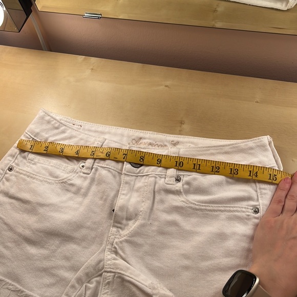 American Eagle White Jean Shorts. Size 4. Perfect condition! Stretchy. - Picture 2 of 6